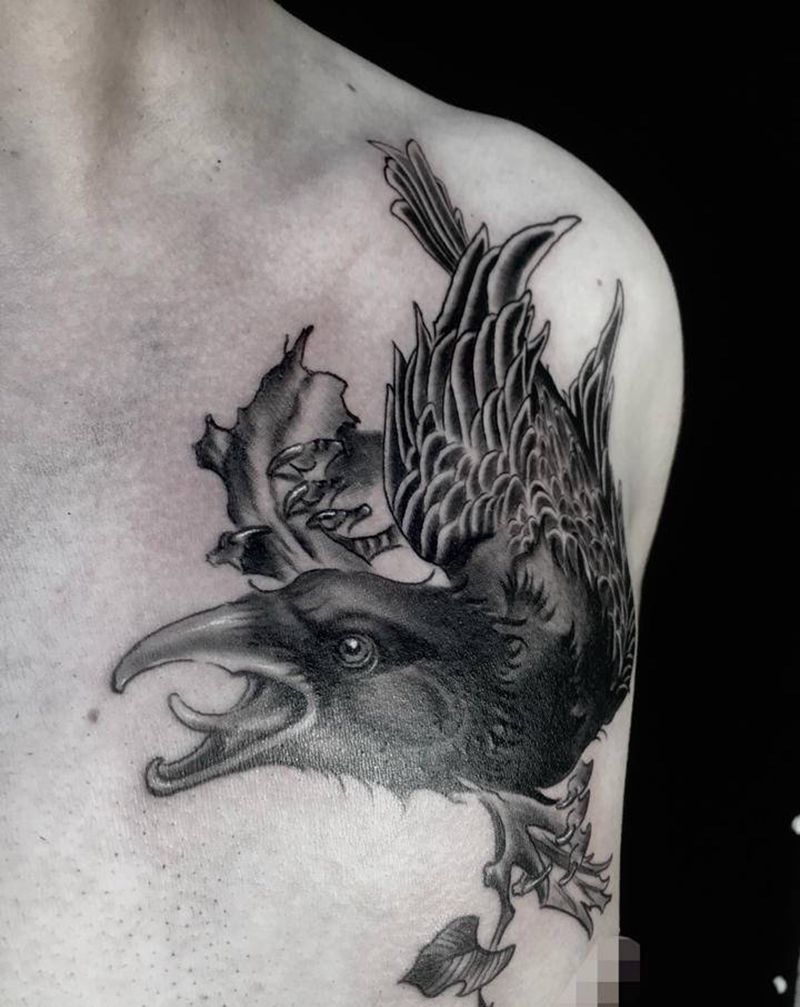 遮盖作品纹身图片_胸部欧美写实鹰写实遮盖纹身图案
