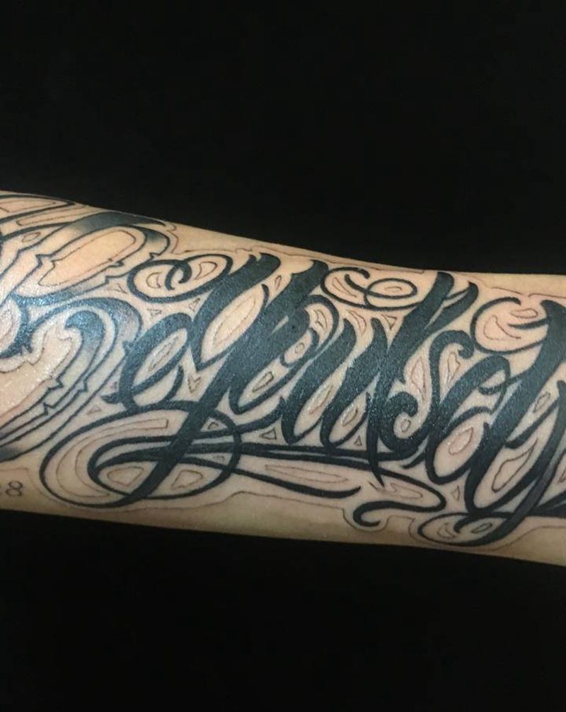 花体字纹身图片_手部花体字花体字英文版纹身图案