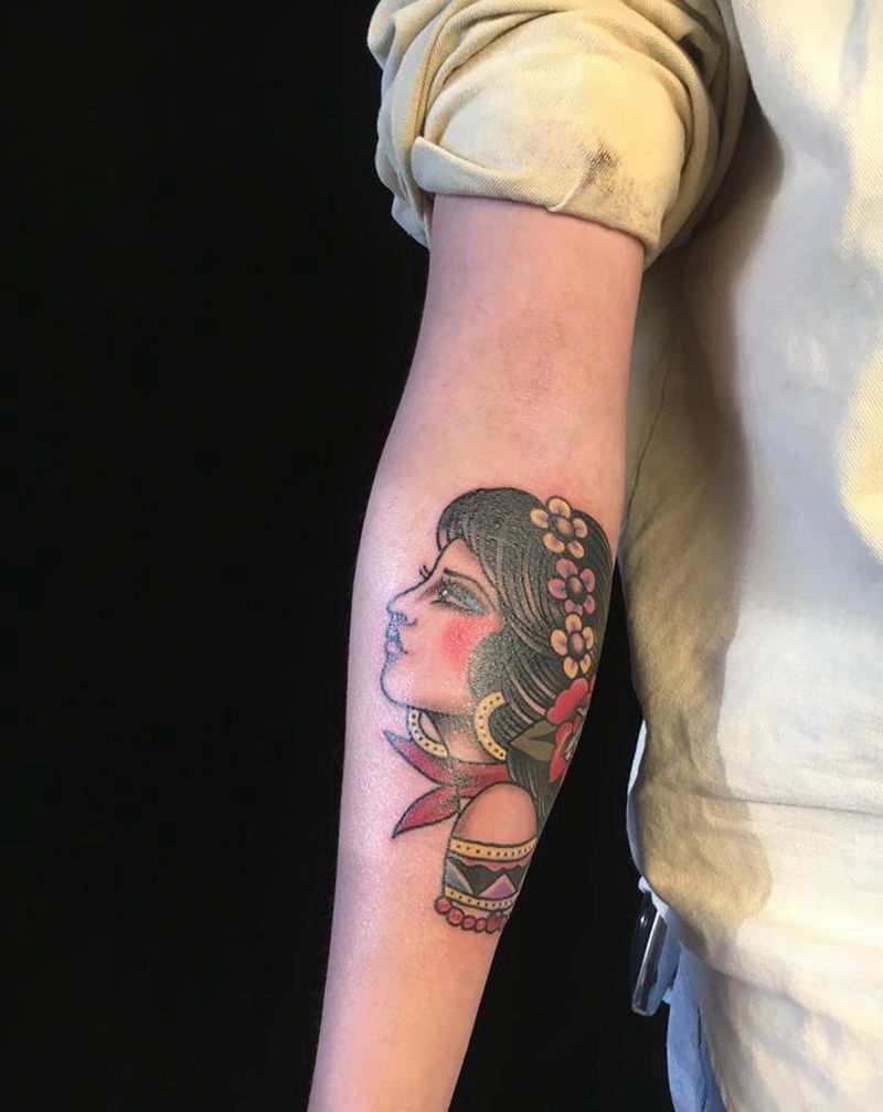 美女纹身图片_手臂Old School美女彩色Oidschool纹身图案