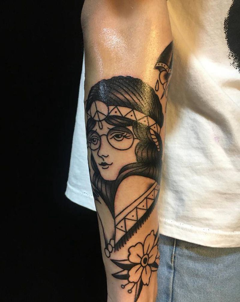 old school纹身图片_手臂Old School美女三明治花纹身图案