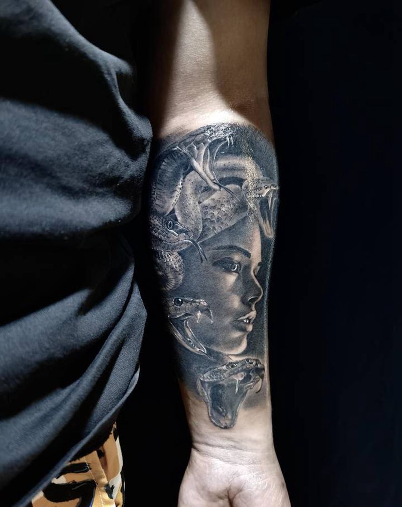 美杜莎纹身图片_手臂手部欧美写实美杜莎蛇女写实风格纹身图案