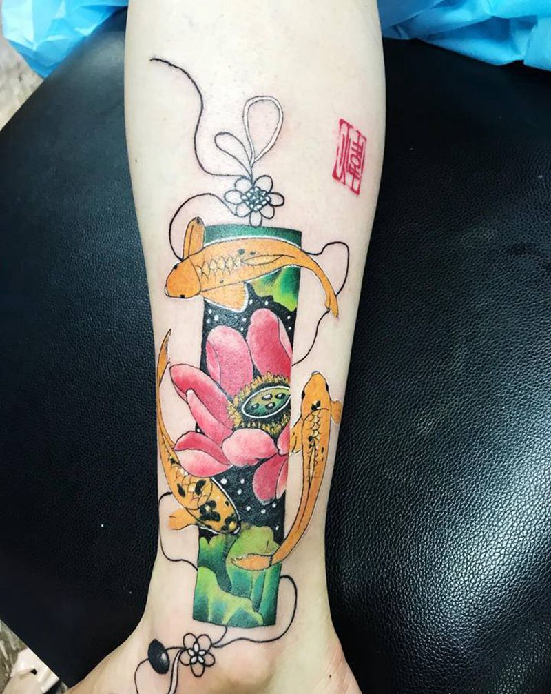 荷花鱼纹身图片_腿部新传统纹身图案