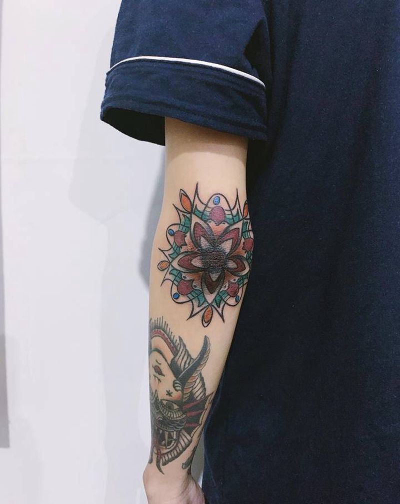 os爆肘纹身图片_手臂Old School纹身图案