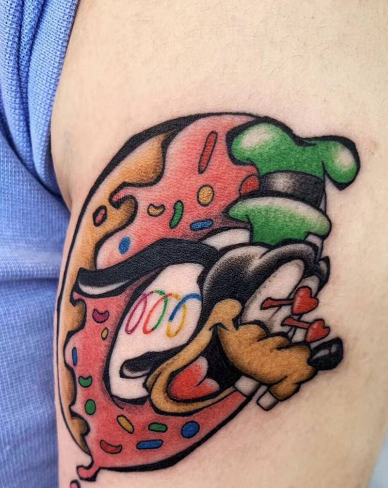 杜宾纹身图片_手部手臂Old School纹身图案