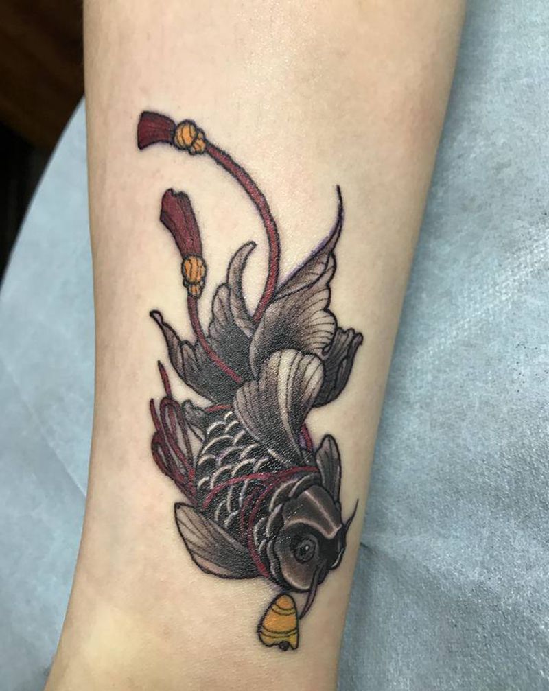 金鱼纹身图片_腿部新传统纹身图案