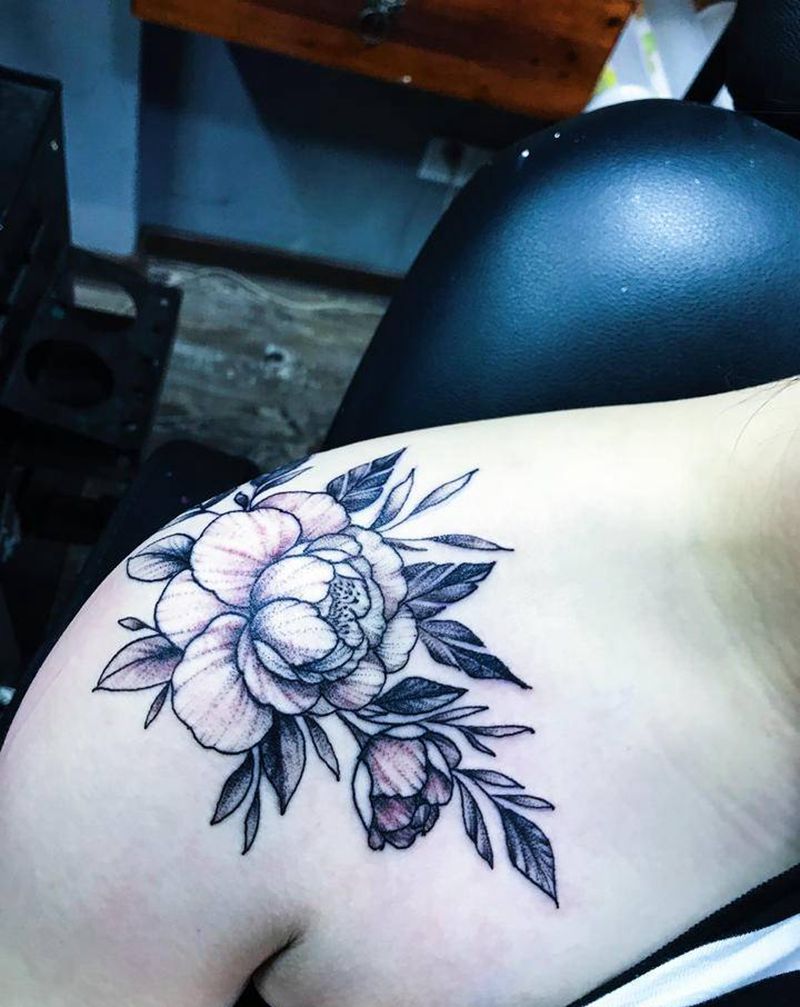 素花纹身图片_肩部点刺纹身图案