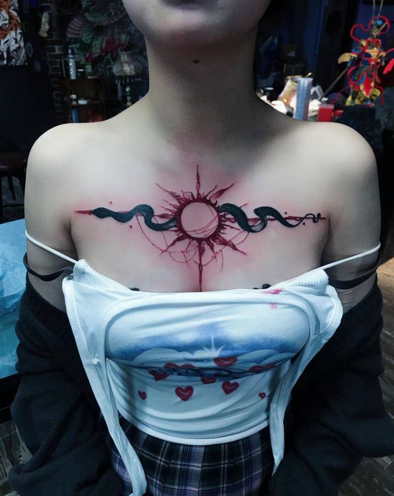 蛇纹身图片_胸部水彩纹身图案