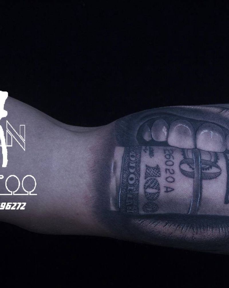 性感的嘴唇纹身图片_手臂手部欧美写实美元写实纹身图案