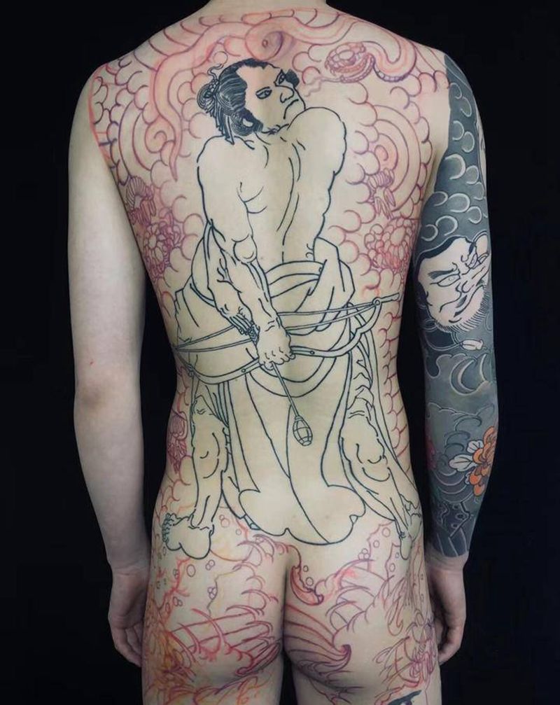 满背旱地忽律朱贵纹身图片_背部老传统纹身图案