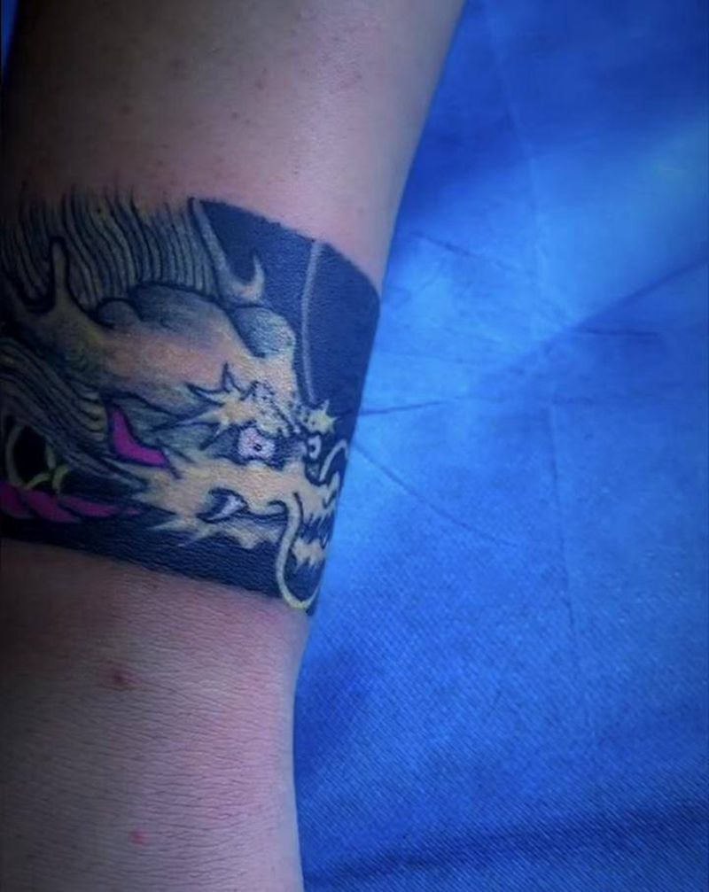 臂环纹身图片_手部新传统纹身图案