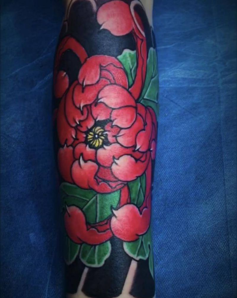 菊花遮盖纹身图片_手臂老传统纹身图案