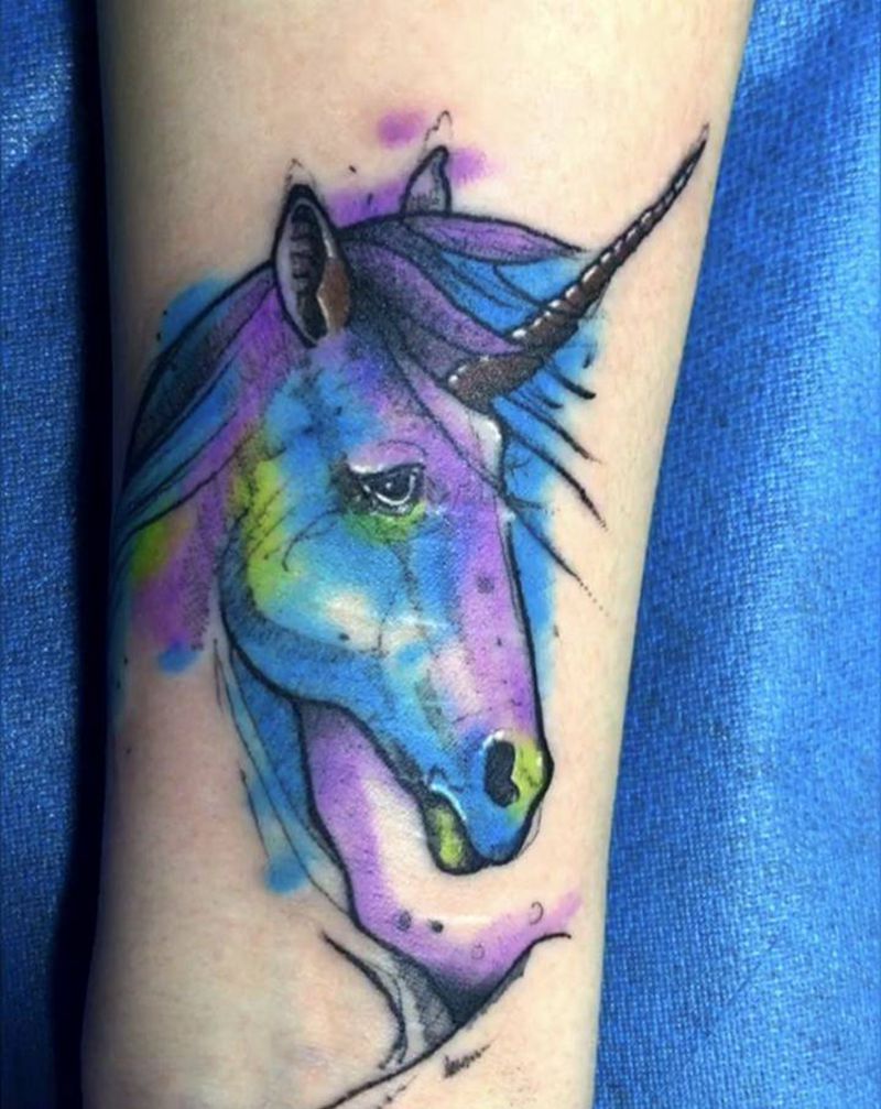 独角兽纹身图片_手臂水彩纹身图案