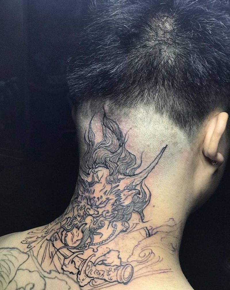 雷神未完纹身图片_颈部新传统纹身图案
