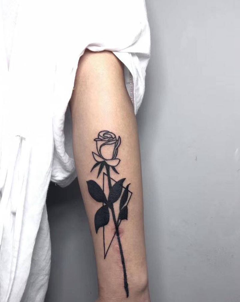 花纹身图片_手臂Old School花纹身图案