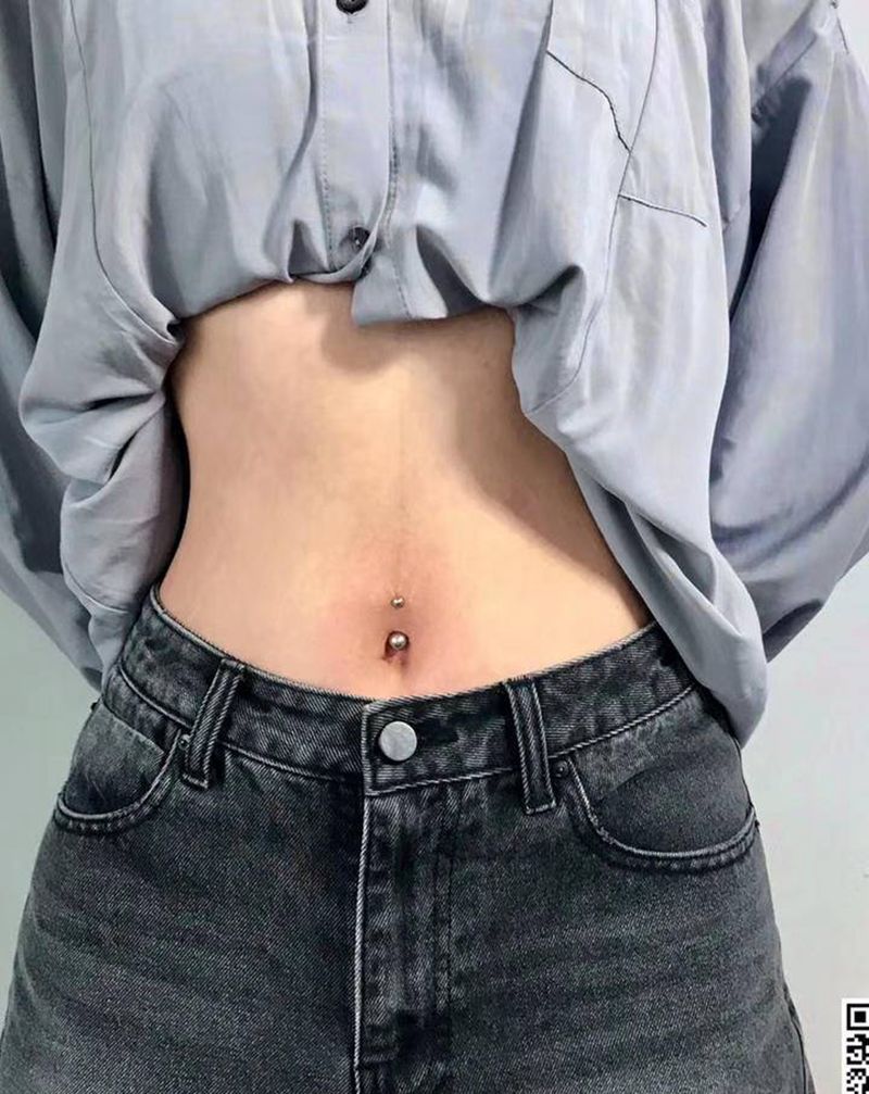 脐钉穿刺纹身图片_腹部脐钉穿孔纹身图案