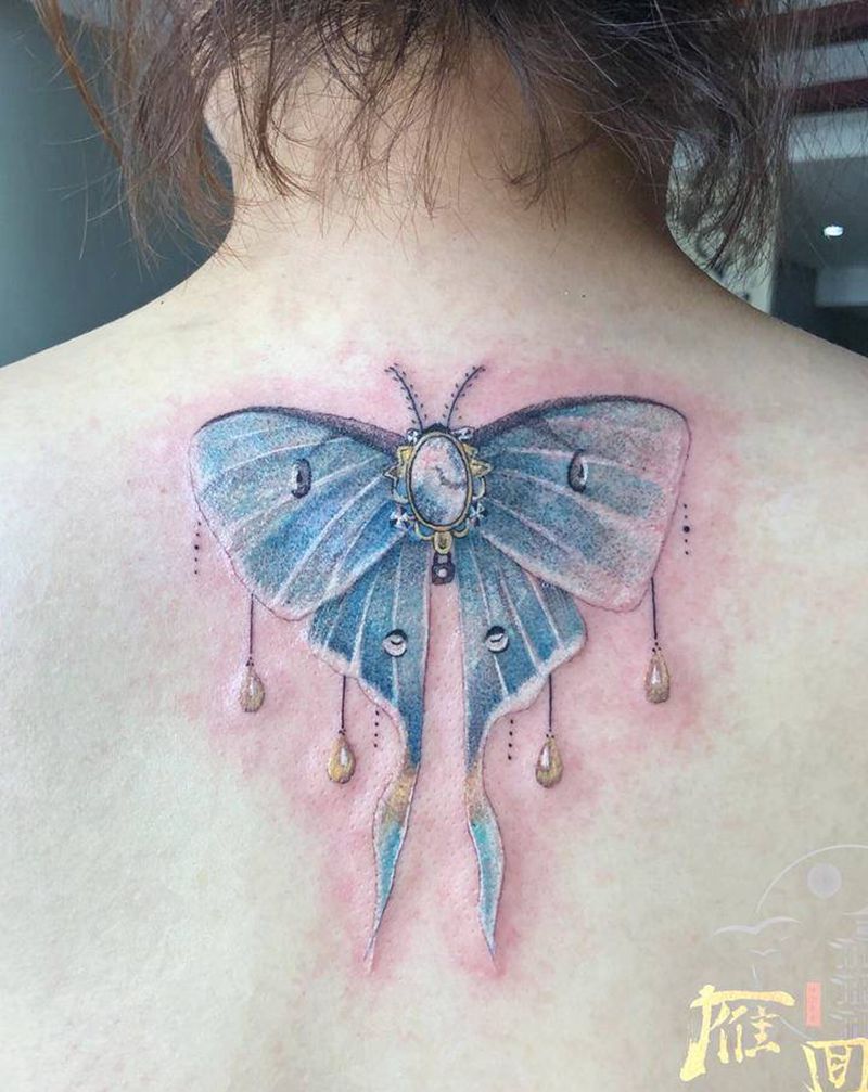 小清新-蝴蝶结纹身图片_背部点刺纹身图案