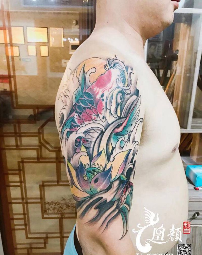锦鲤纹身图片_手臂新传统纹身图案