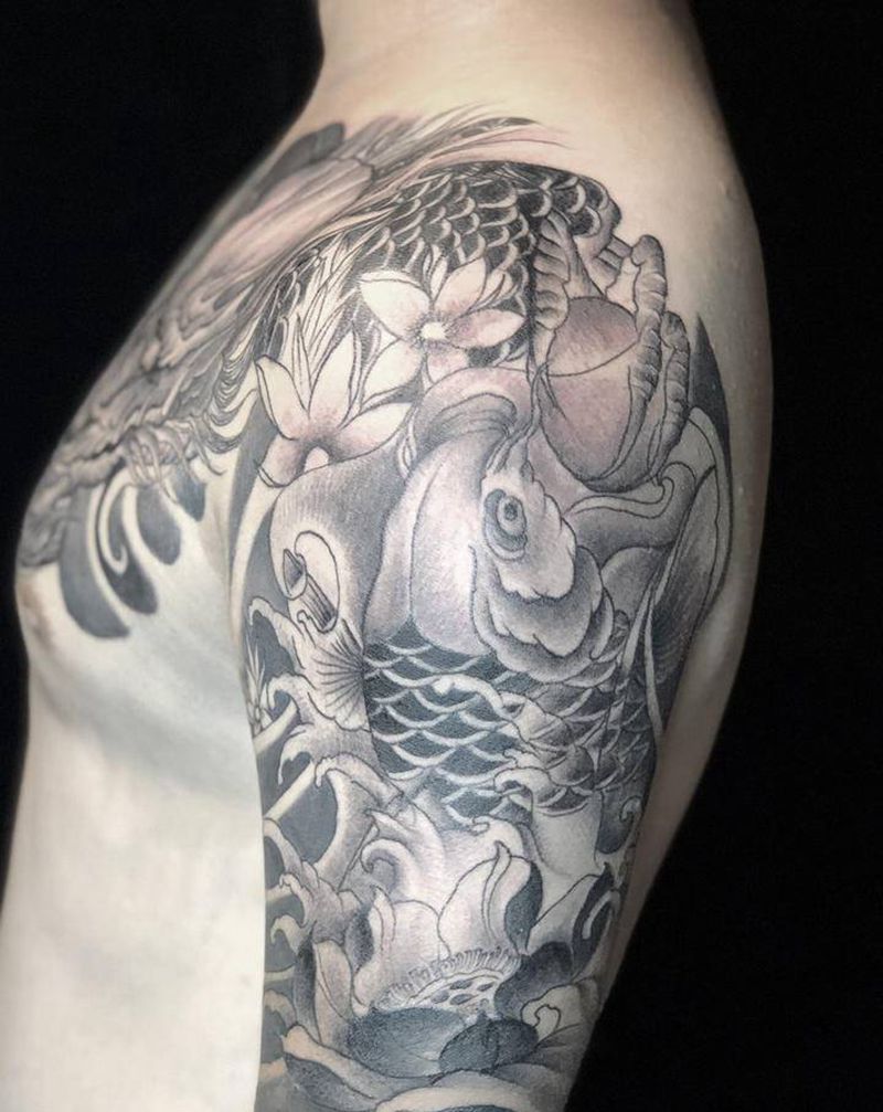 半甲纹身图片_胸部肩部老传统纹身图案