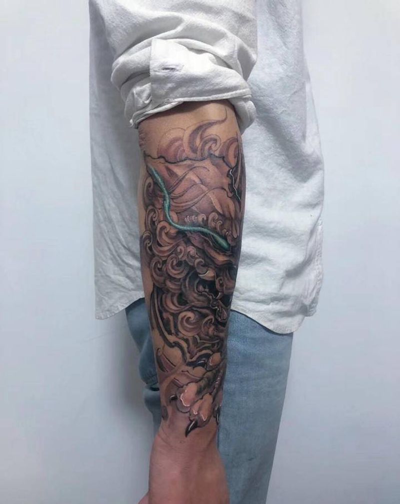 新传统唐狮纹身图片_手臂腿部新传统纹身图案