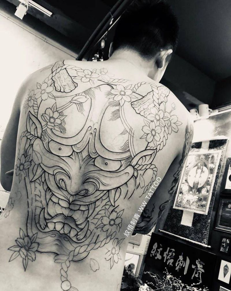 般若纹身图片_背部老传统般若线条纹身图案