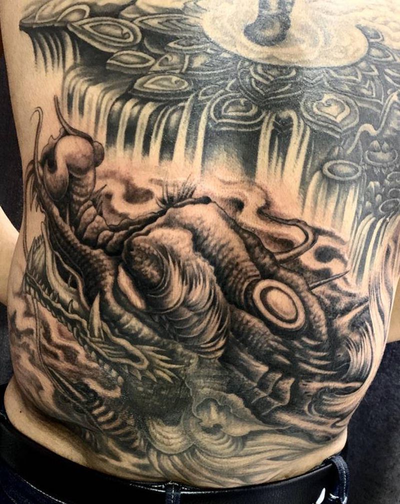 龙纹身图片_背部新传统纹身图案