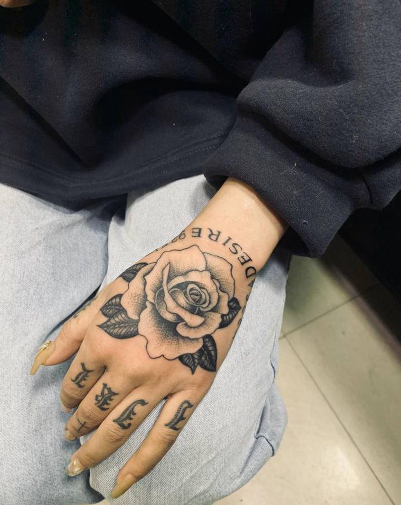 花手纹身图片_手部点刺纹身图案