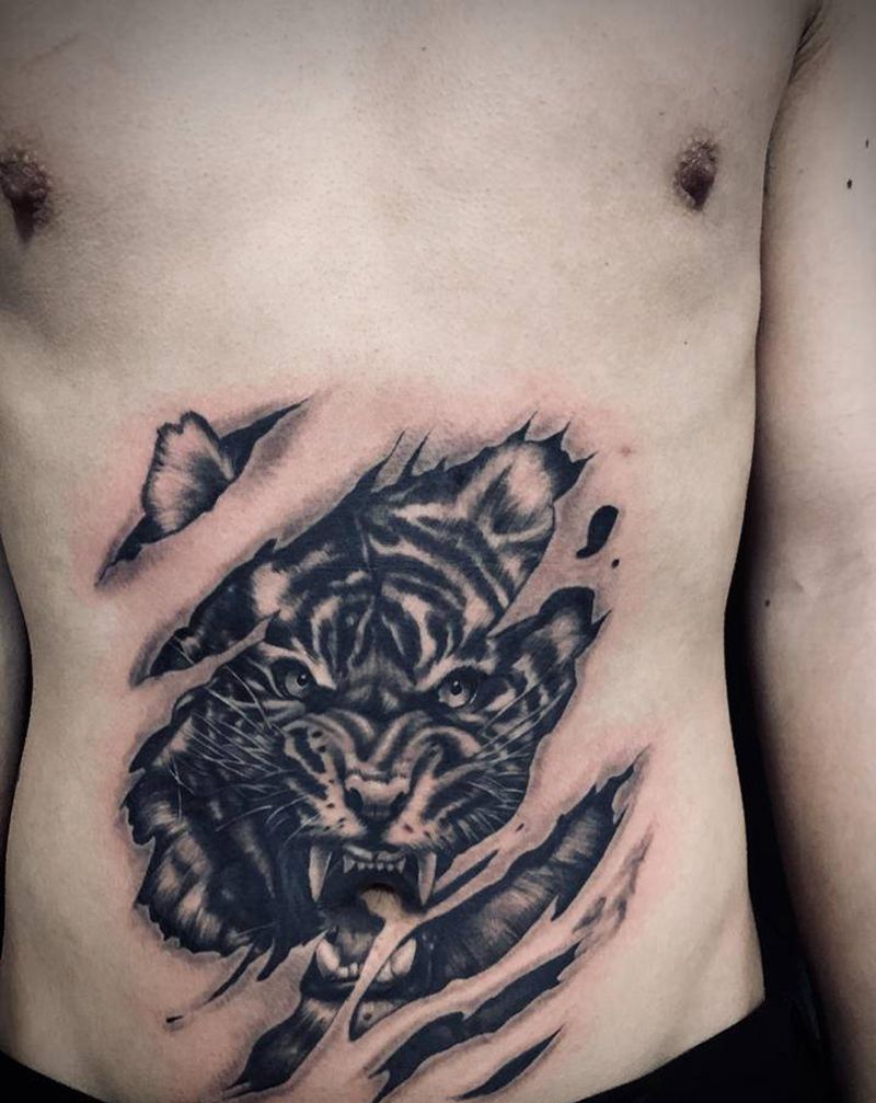 虎纹身图片_腹部欧美写实纹身图案