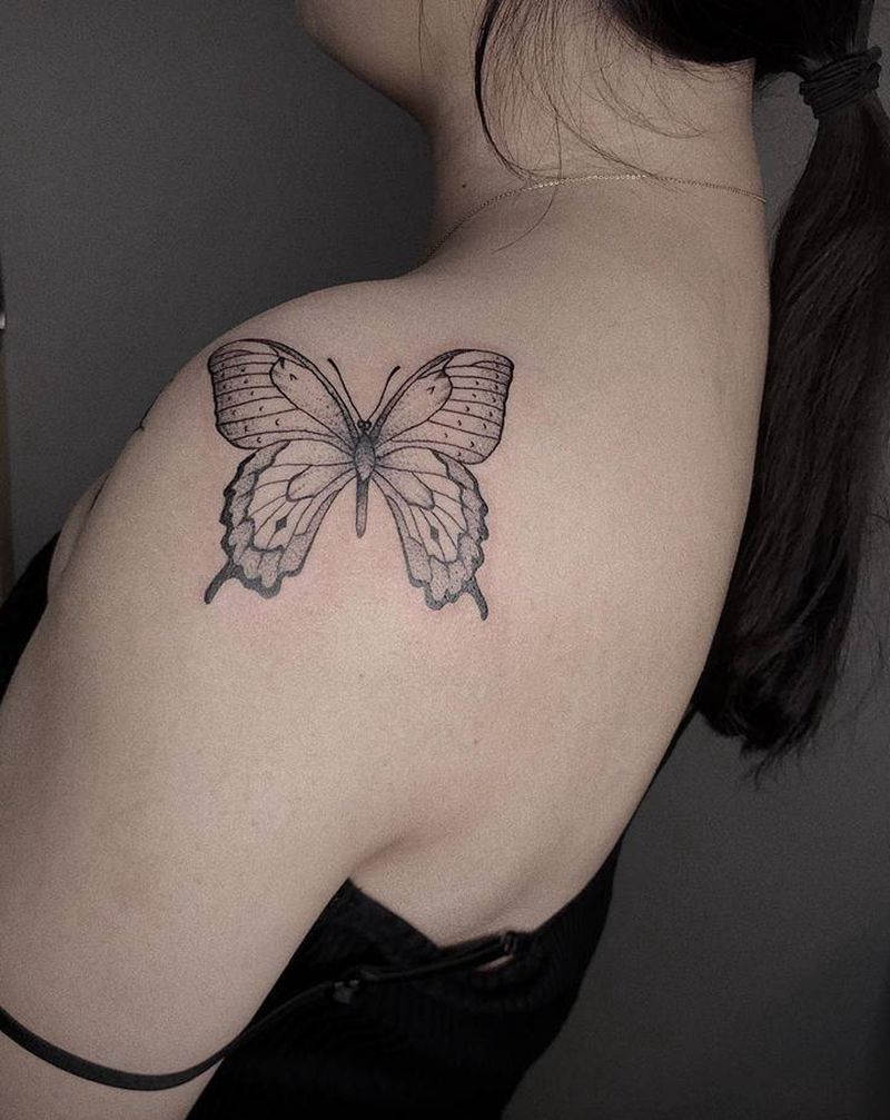 蝴蝶纹身图片_肩部纹身图案