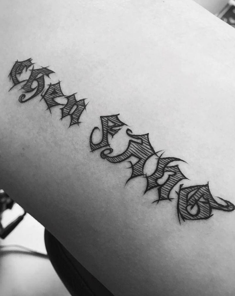 字母纹身图片_手臂腹部新传统花体字纹身图案