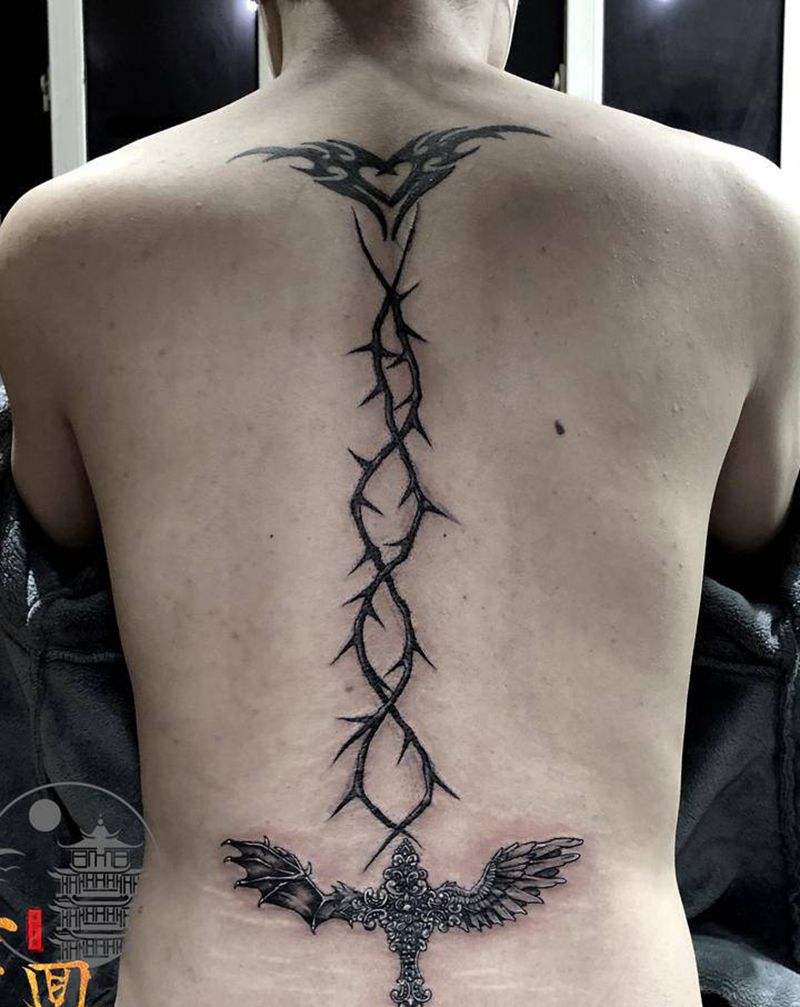 手稿上身-十字架纹身图片_背部纹身图案