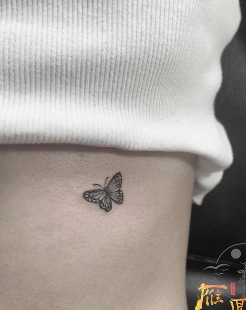 发福蝶纹身图片_腰部纹身图案