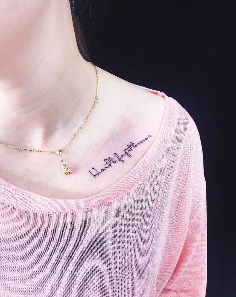 字母纹身图片_肩部纹身图案