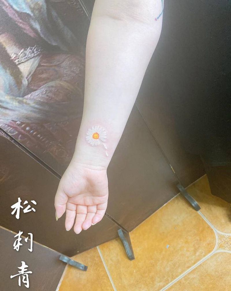 小雏菊纹身图片_新传统纹身图案