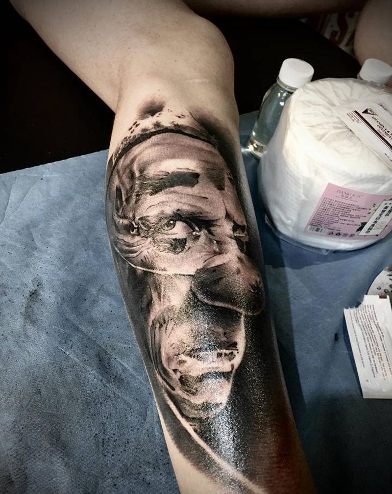 写实小丑纹身图片_腿部欧美写实纹身图案