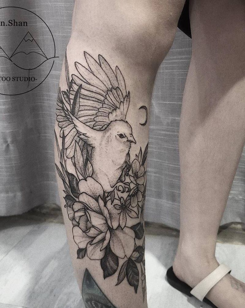 素花与鸟纹身图片_腿部点刺鸟花纹身图案