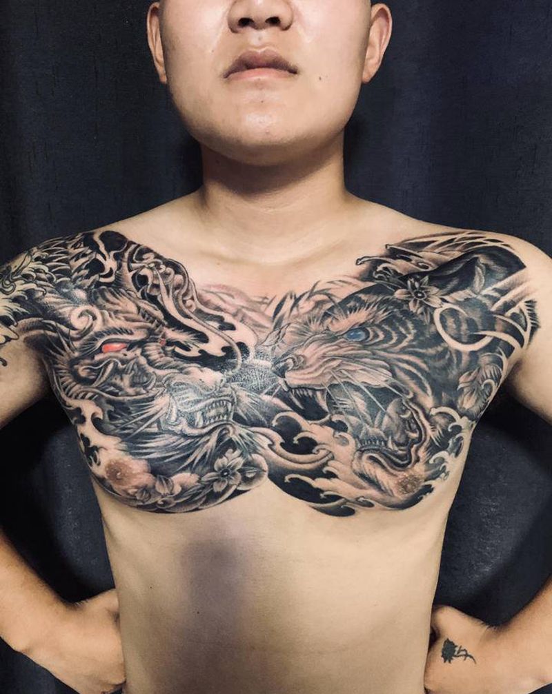 龙虎斗纹身图片_胸部新传统纹身图案