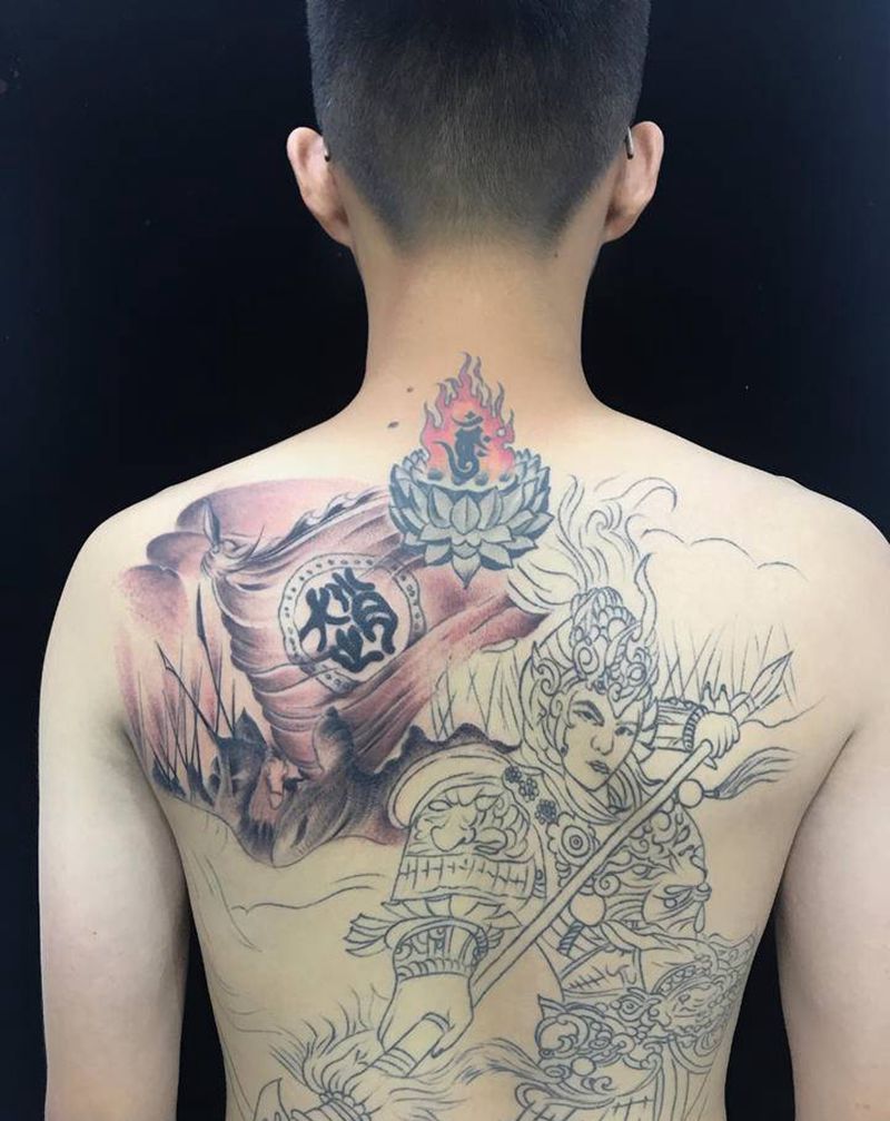 来者何人纹身图片_背部纹身图案