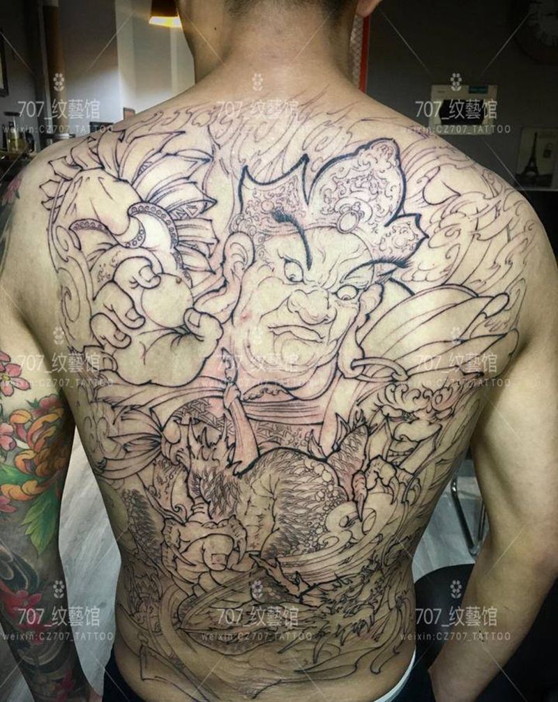 满背线条完成纹身图片_背部新传统纹身图案