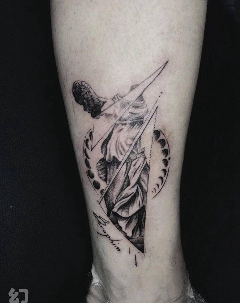 雕塑纹身图片_腿部点刺纹身图案