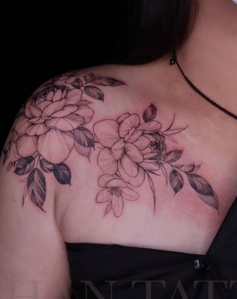 素花纹身图片_肩部点刺花纹身图案