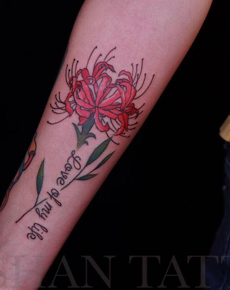 彼岸花纹身图片_手臂Old School花纹身图案