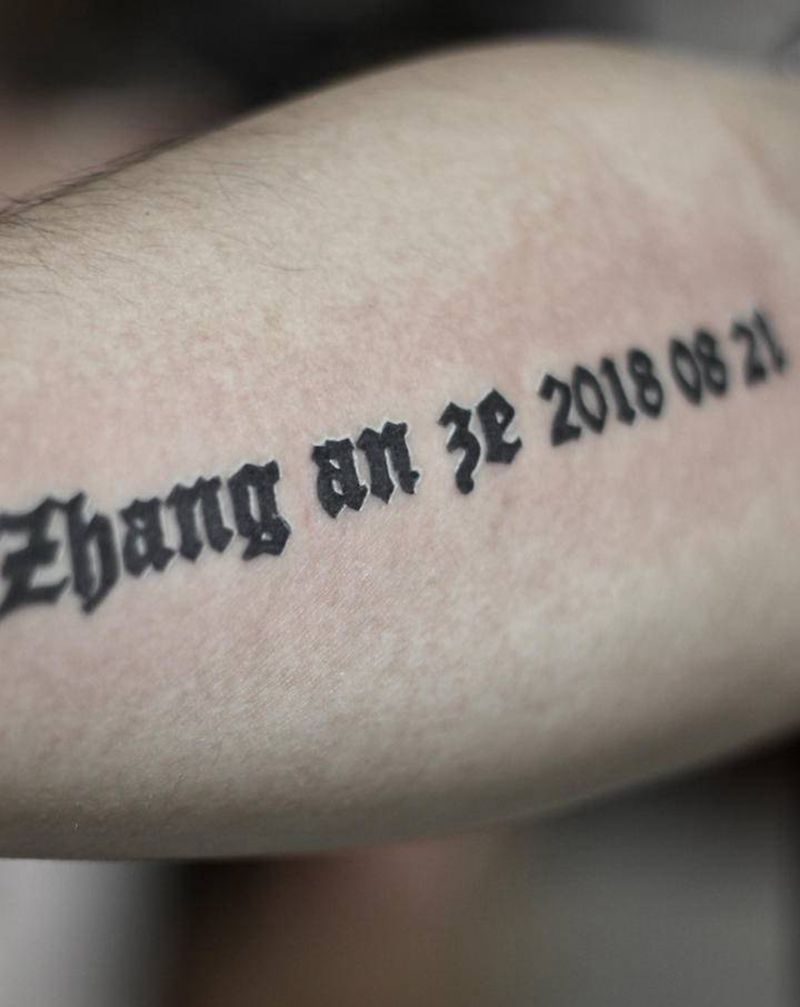 小臂内测字母纹身图片_手臂花体字纹身图案