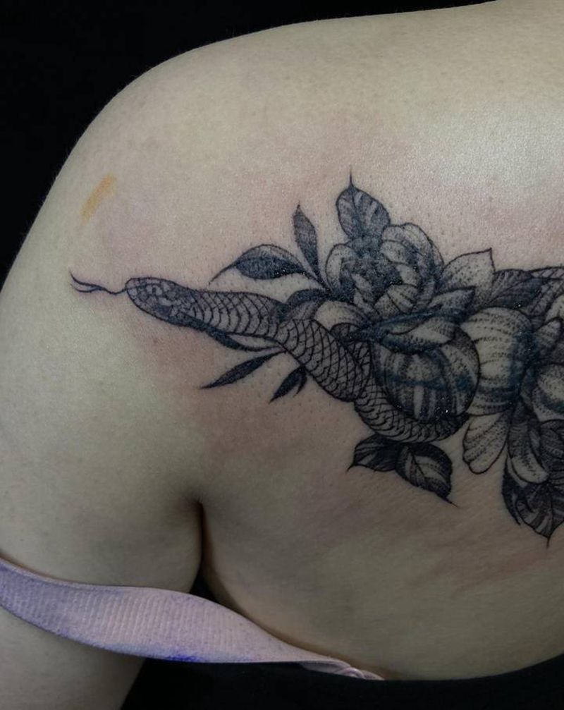 素花与蛇纹身图片_点刺纹身图案