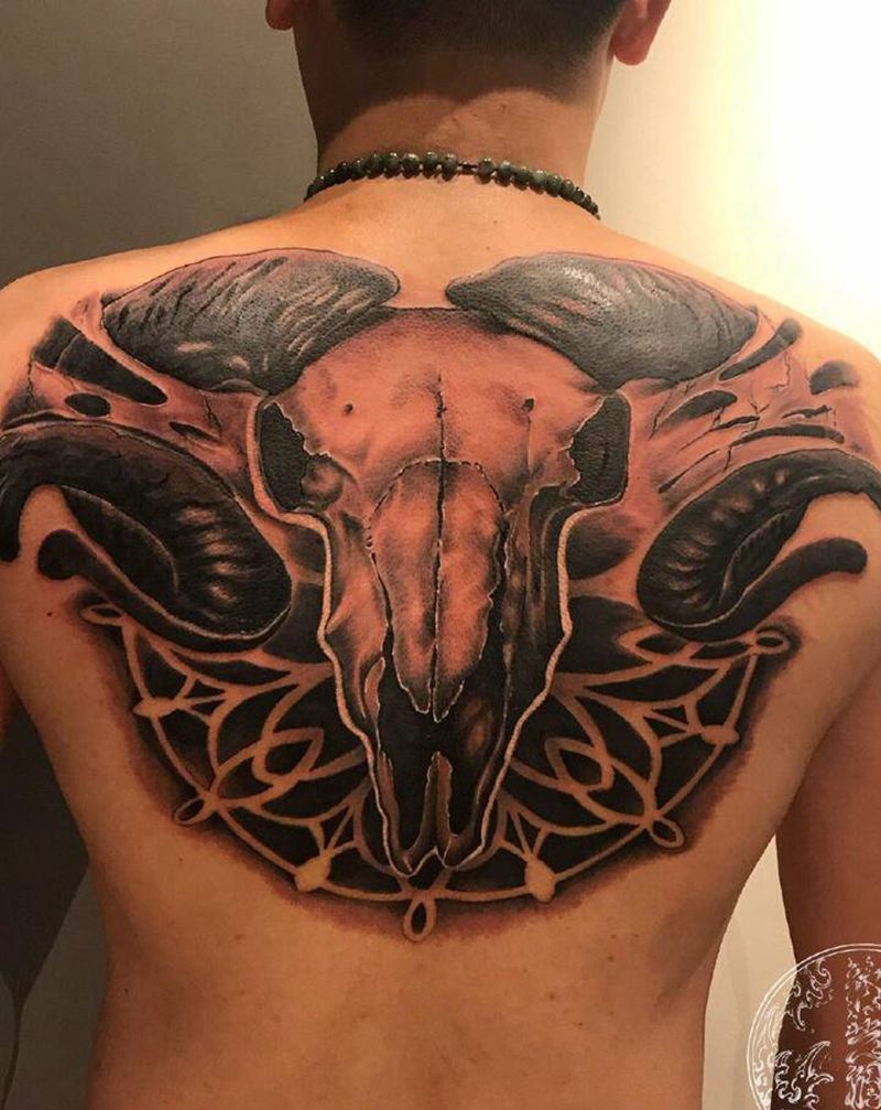 羊骷髅纹身图片_背部纹身图案