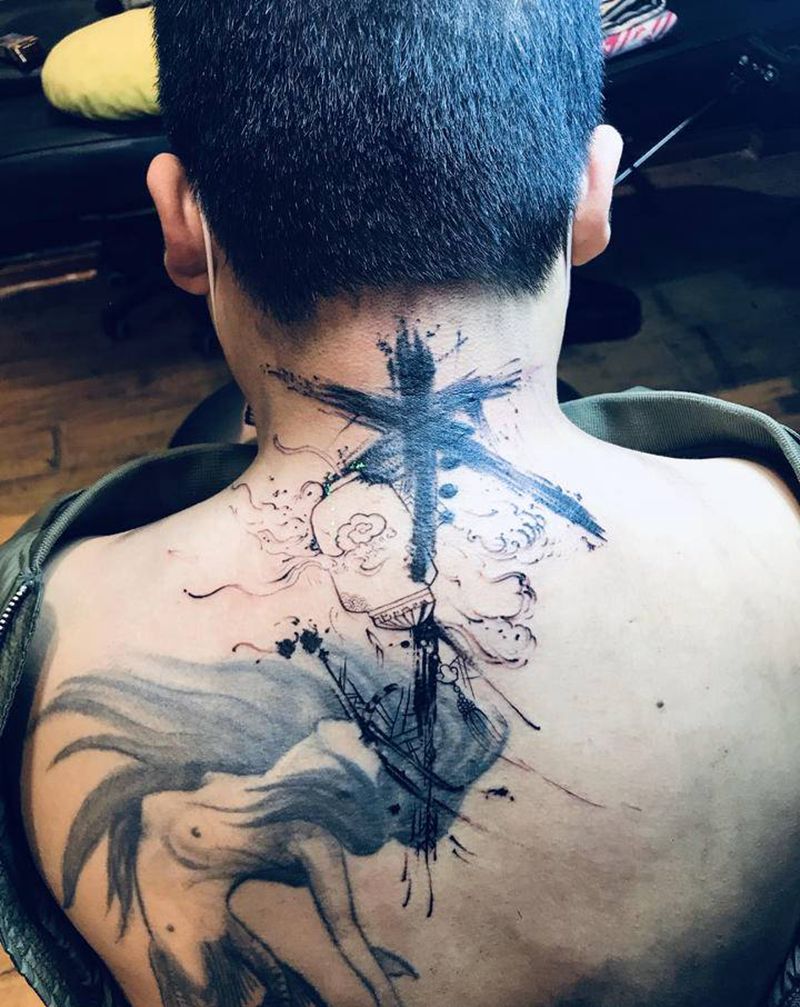 没做完遮盖脖子纹身图片_水墨纹身图案