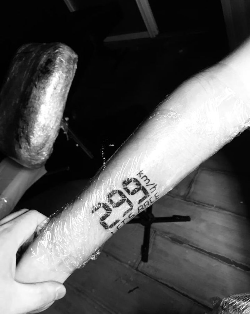 299纹身图片_颈部纹身图案