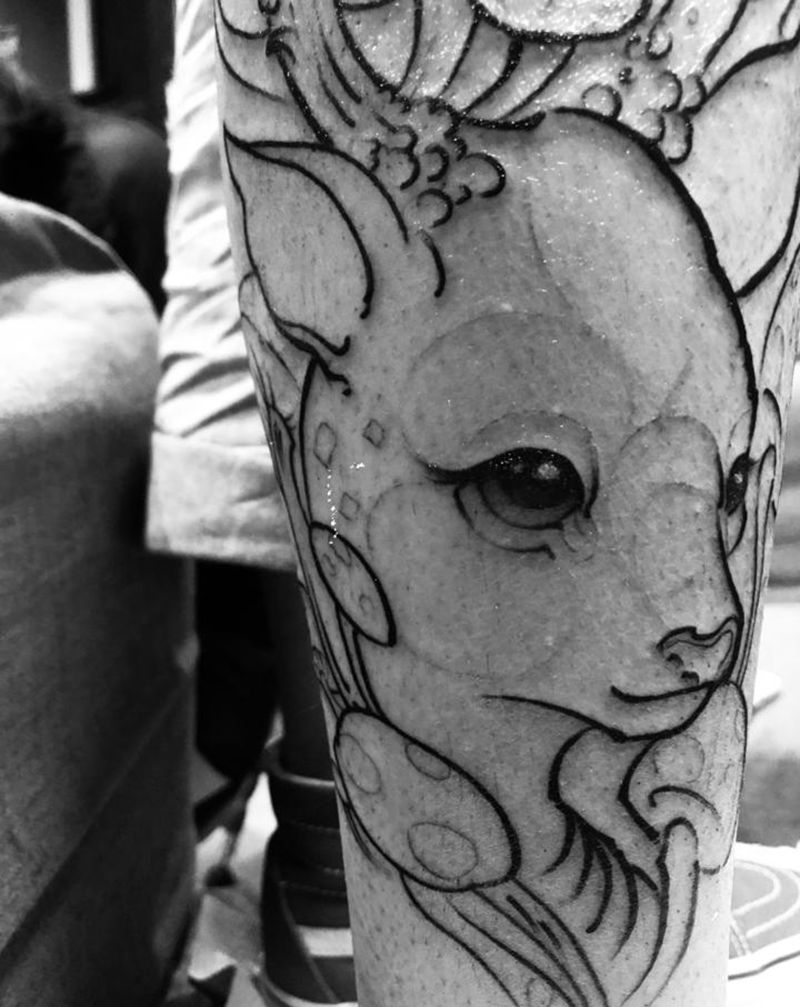 小鹿纹身图片_腿部纹身图案