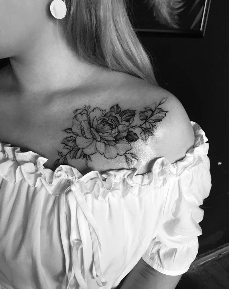 花花纹身图片_胸部纹身图案