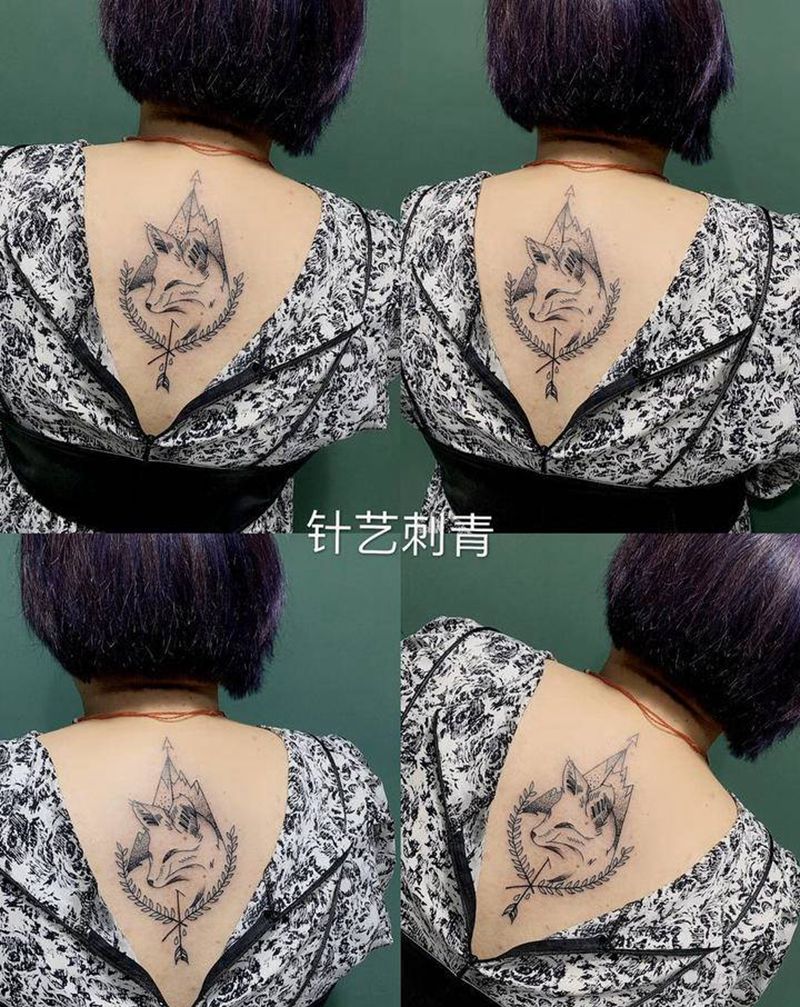 两创意小图纹身图片_颈部纹身图案