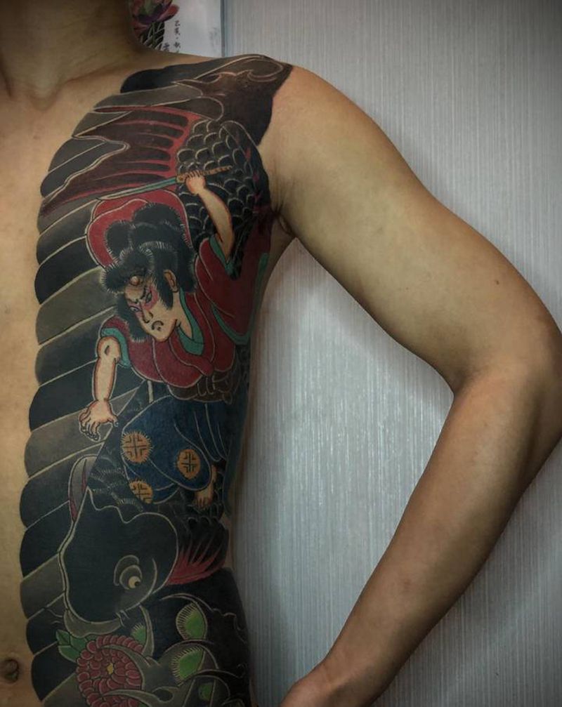 开衫 鬼若丸纹身图片_腹部老传统纹身图案